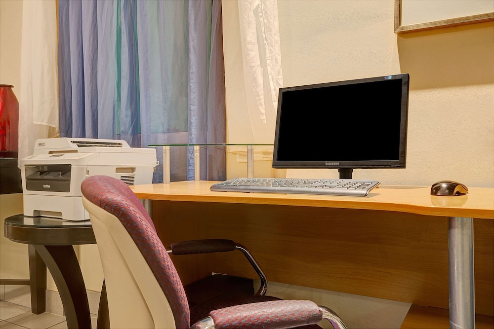 Days Inn by Wyndham Southington 21/25