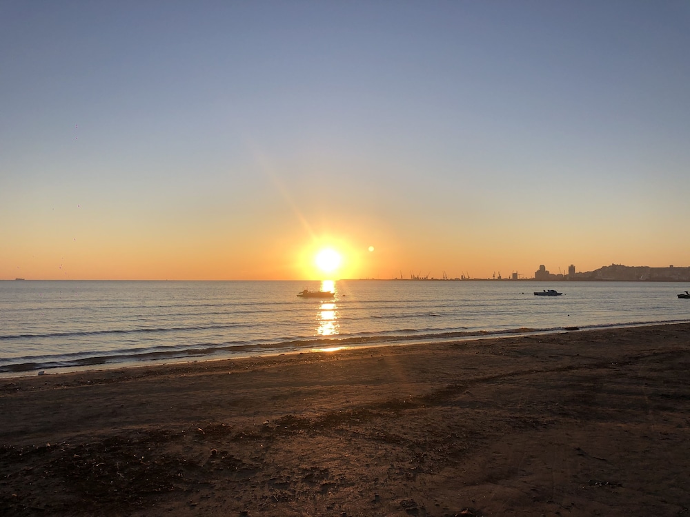 Sunrise Hotel Cameria 40/50