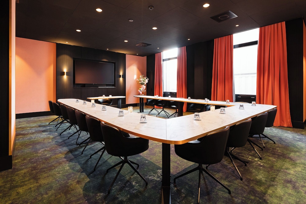 Theaterhotel de Oranjerie 54/61