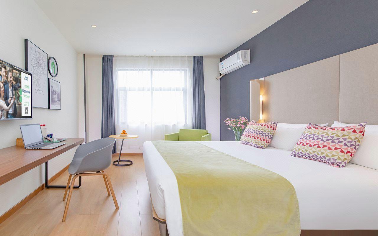 Campanile Hotel (Wuhan East Lake, Xudong Street, Qunxingcheng Metro Station) 24/45