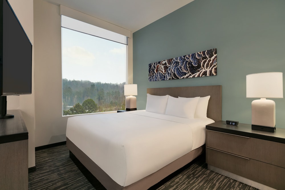 STUDIO, SUITE, KING BED, SOFA, KITCHEN