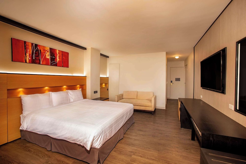 Bayview Hotel Guam 17/50