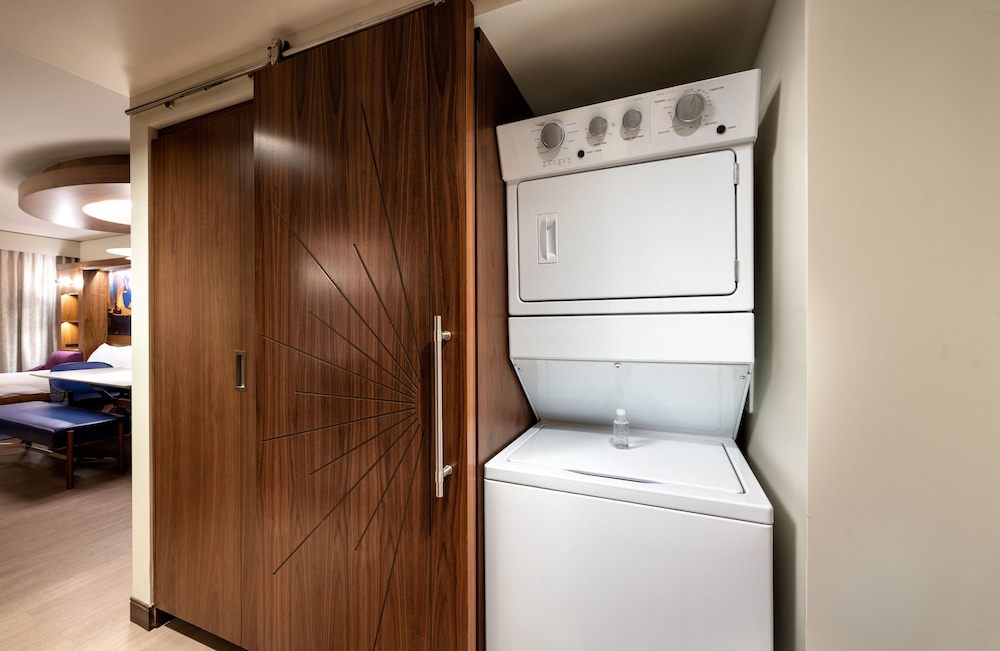 The Villas At Disneyland Hotel 55/58
