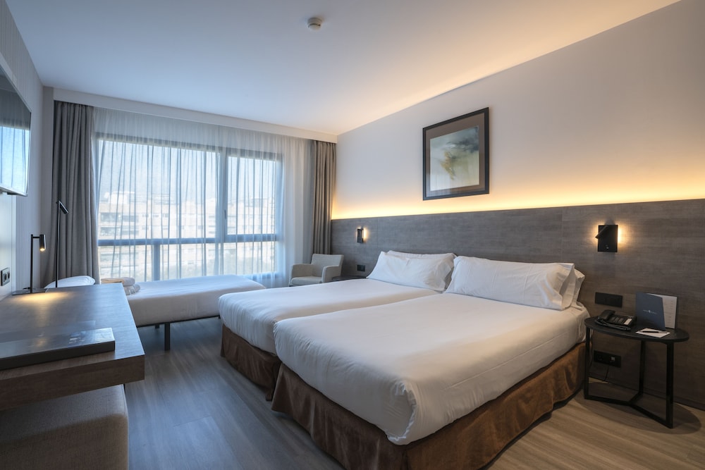 ROOM, DOUBLE OR TWIN BED, WITH EXTRA BED