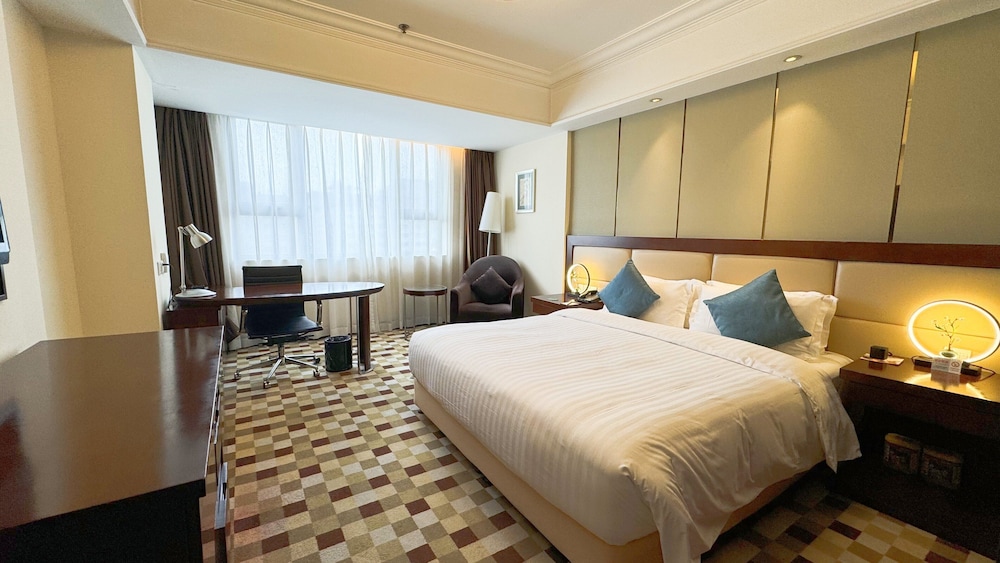West Capital International Hotel 15/50