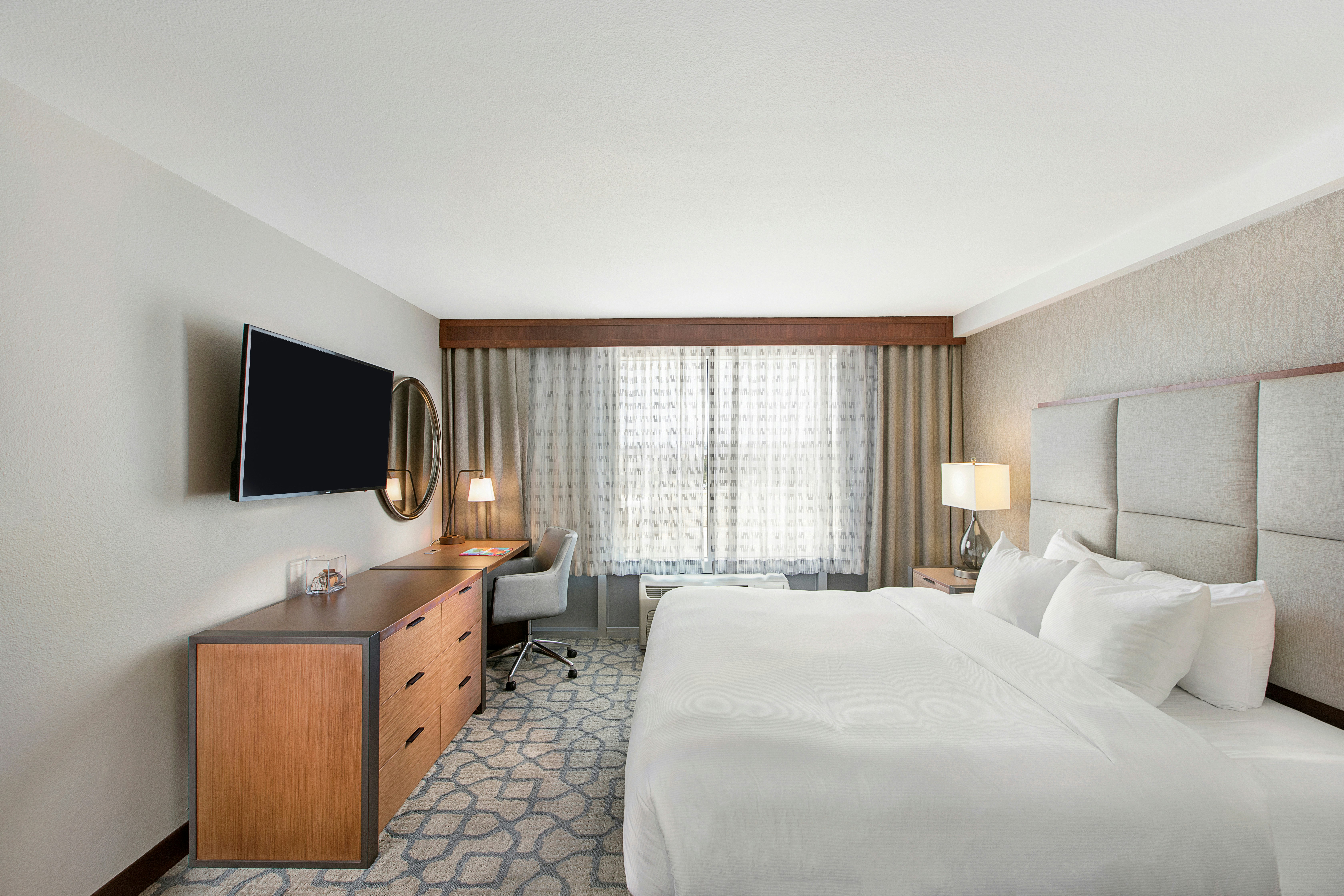 ROOM, KING BED
