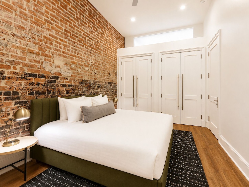 2 Bedrooms, King and Queen Bed, Sofa