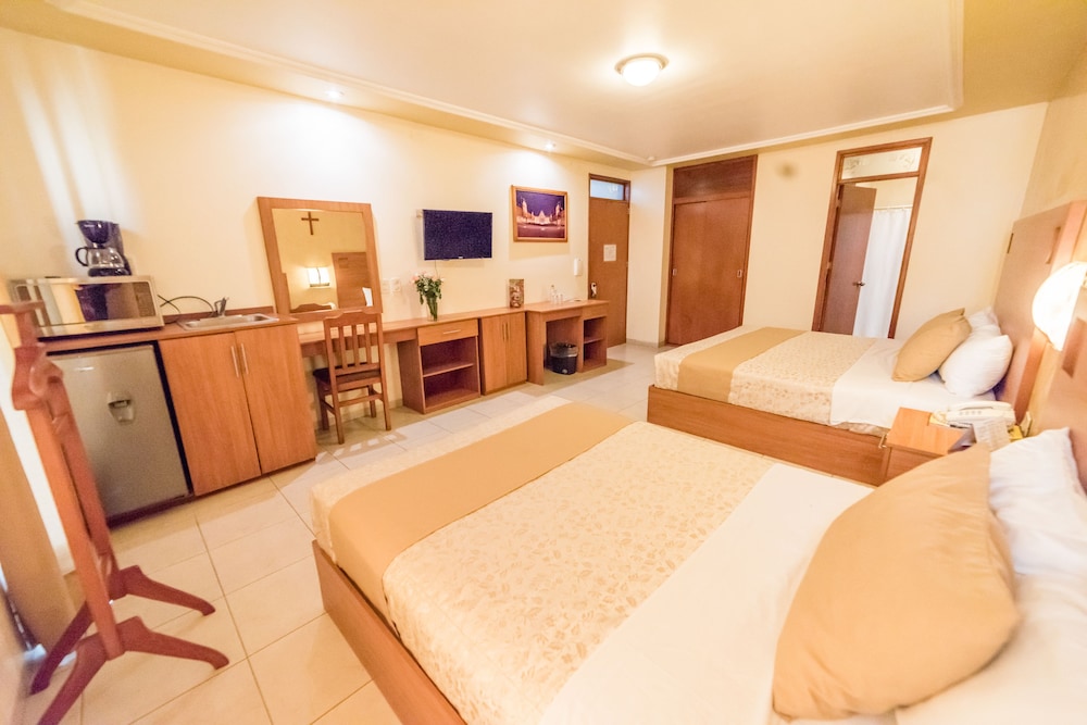 Elizabeth Central Hotel 17/34