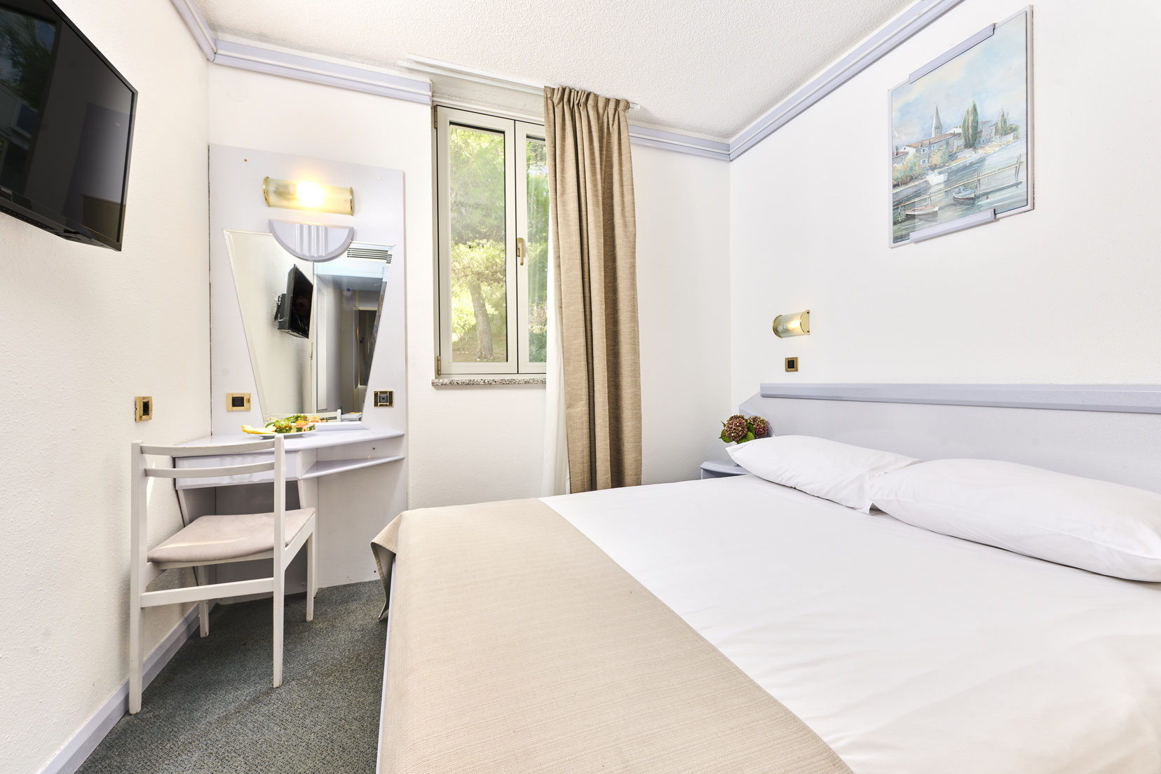 Economy, French Bed, Park Side