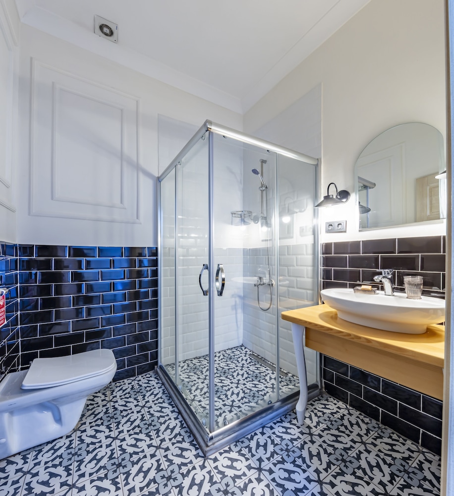 Cezayir Rooms 58/60
