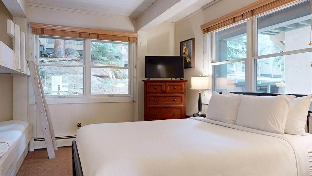 2 Bedrooms, Condo, Slope 10, King Bed, 1 Queen and 1 Single Bed