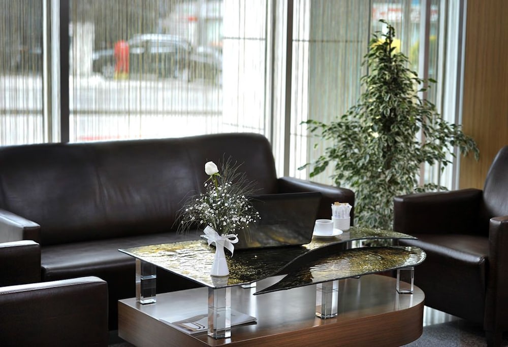 Rhiss Hotel Bostanci 43/64