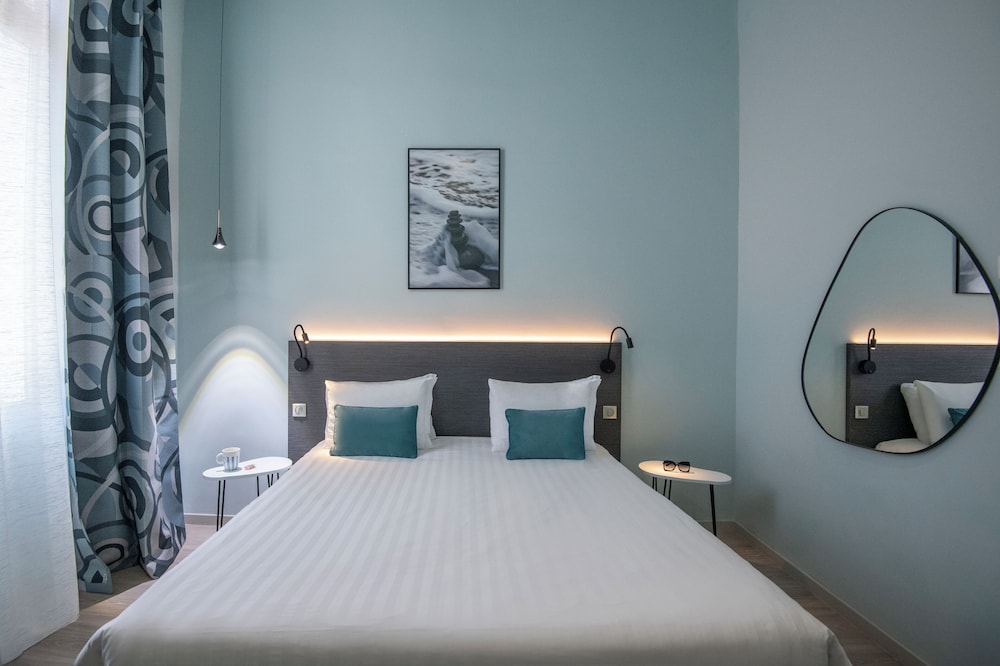 DELUXE, QUEEN BED