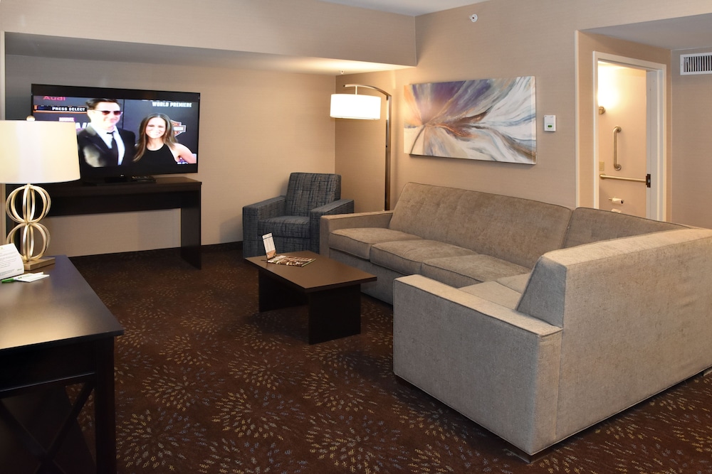 Holiday Inn Canton (Belden Village) 41/72