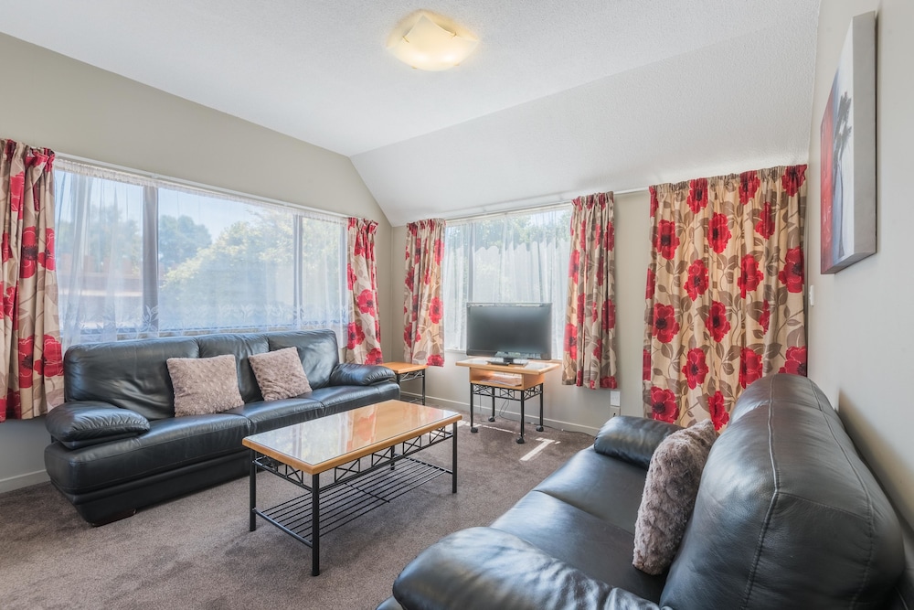 Manuka Crescent Motel 26/63