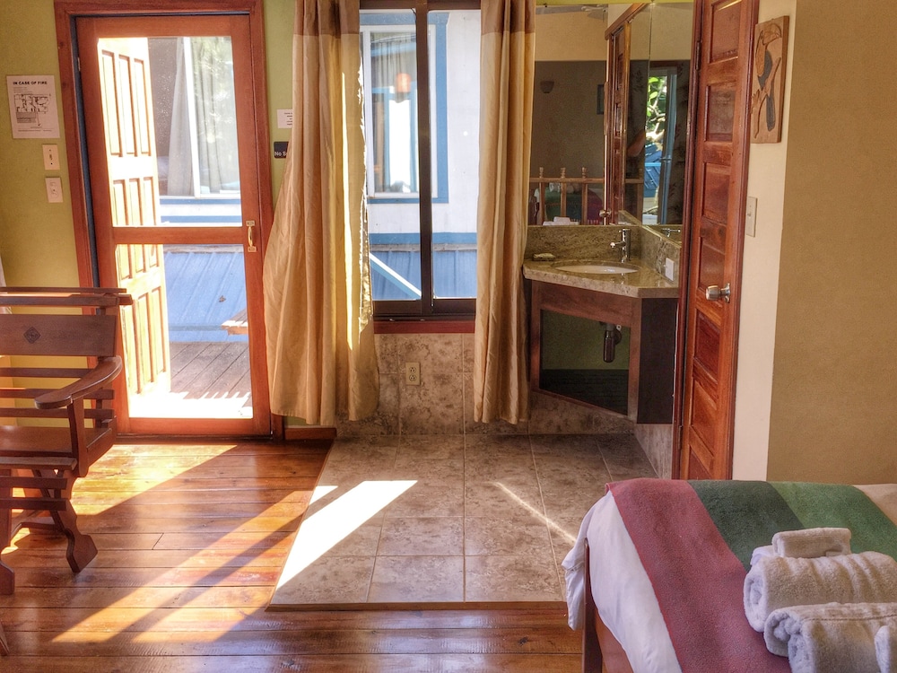 Maya Beach Hotel 46/82