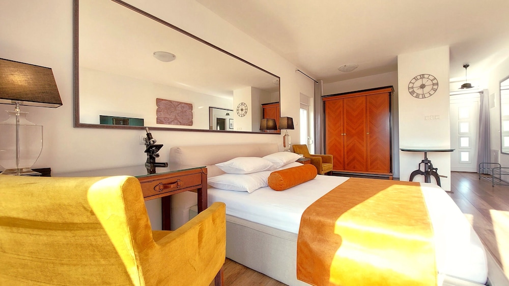 Refresh Boutique Apartments 17/50