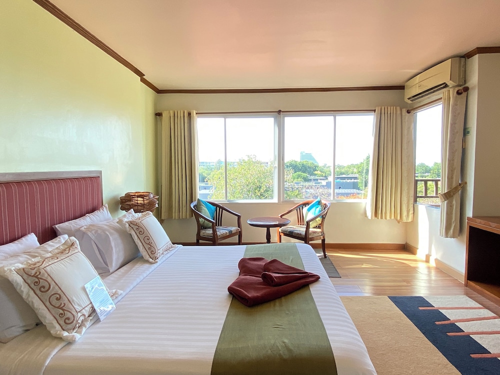 Thipurai Beach Hotel 13/50