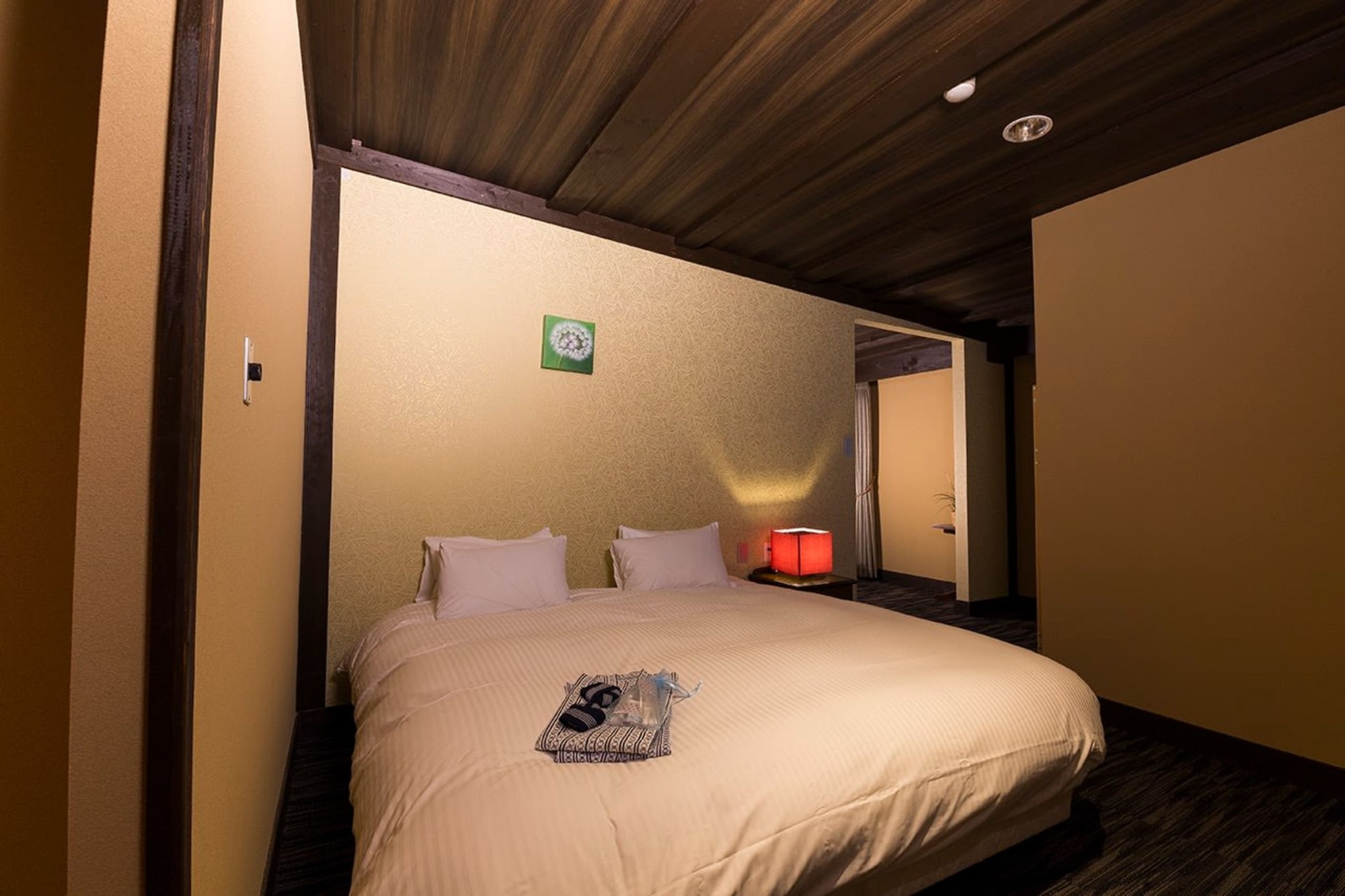 2 BEDROOMS, DELUXE