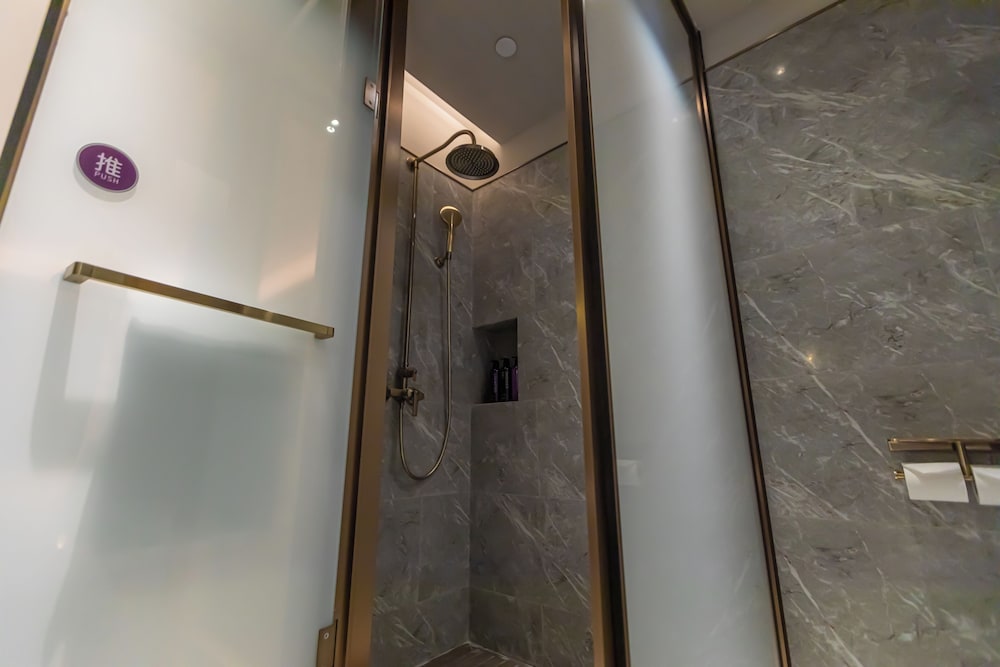 Mercure Xichang Qionghai Wetland 30/32