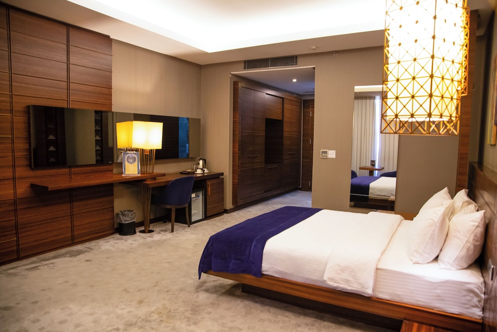 Gold Majesty Hotel 18/63