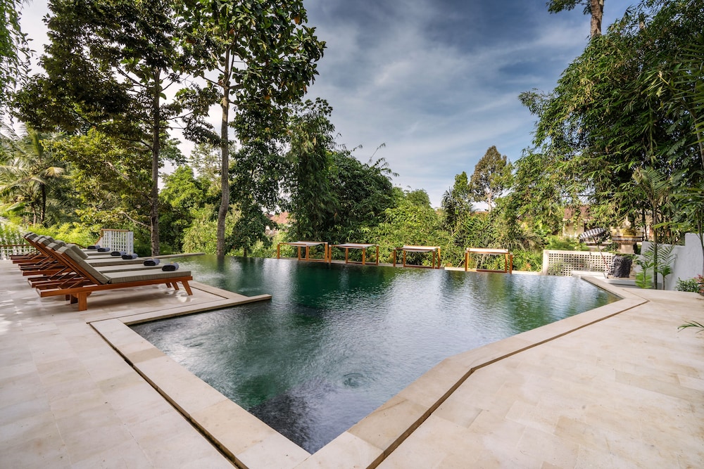 Dinara Ubud 45/51