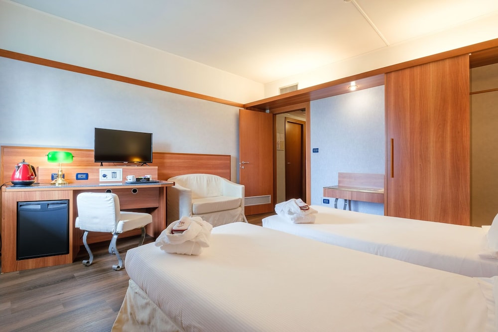 Shg Hotel Bologna 32/64