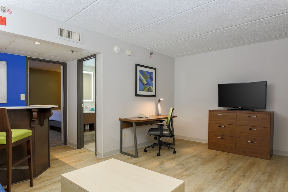 Holiday Inn Express Milwaukee West Medical Center 45/59