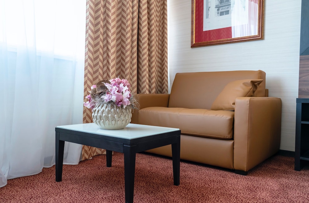 Nash Suites Hotel 31/38