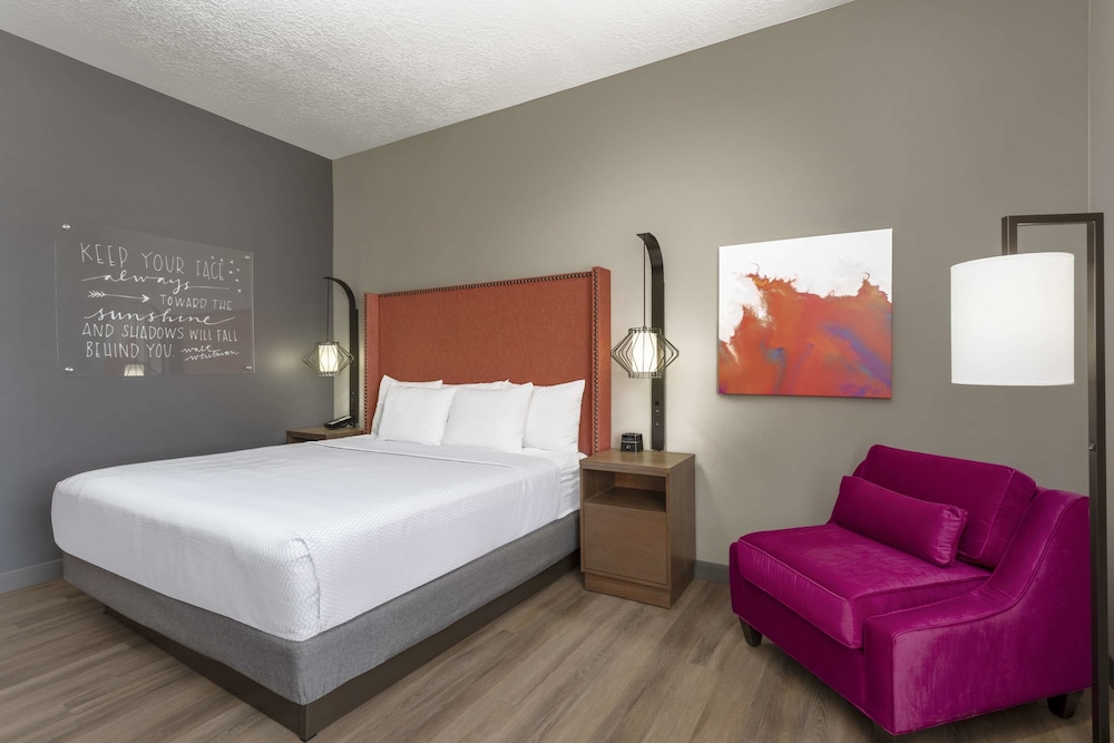 La Quinta Inn and Suites by Wyndham South Jordan 17/42