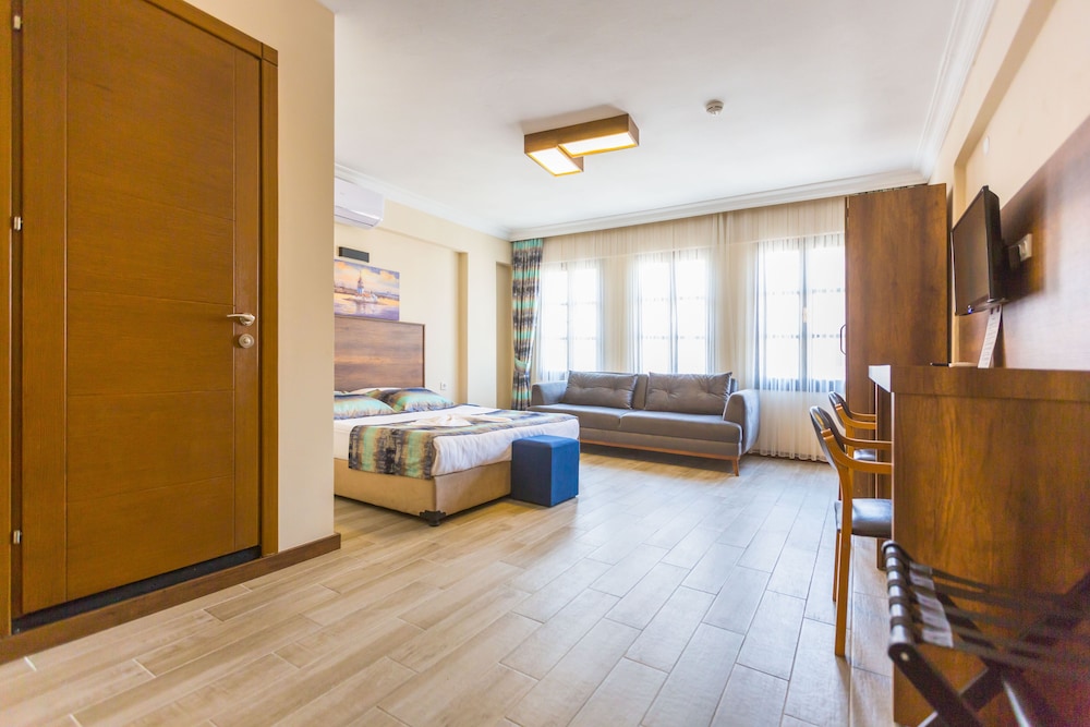 Old Town Boutique Hotel 25/50