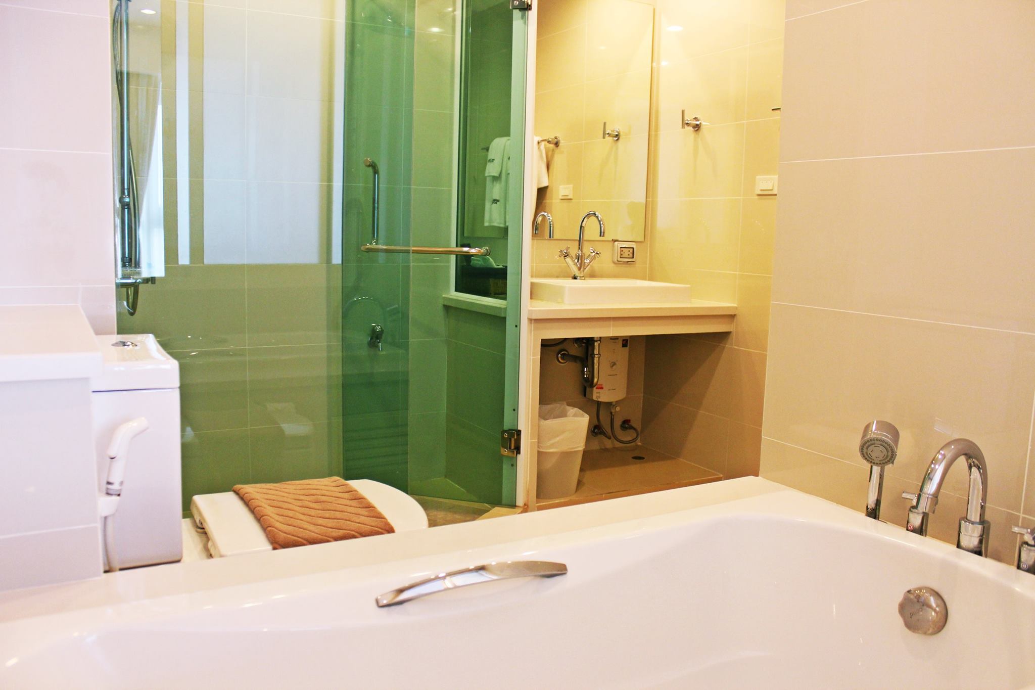Honeymoon, Suite
