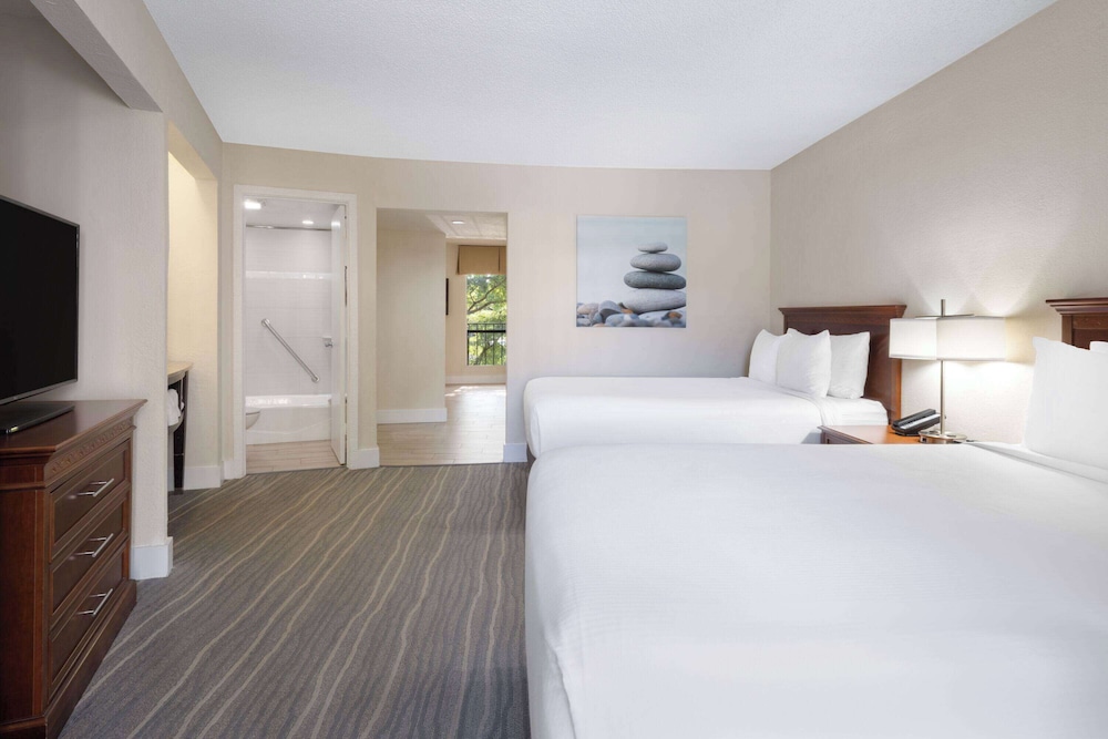 Studio, Suite, 2 Double Beds, Pool View