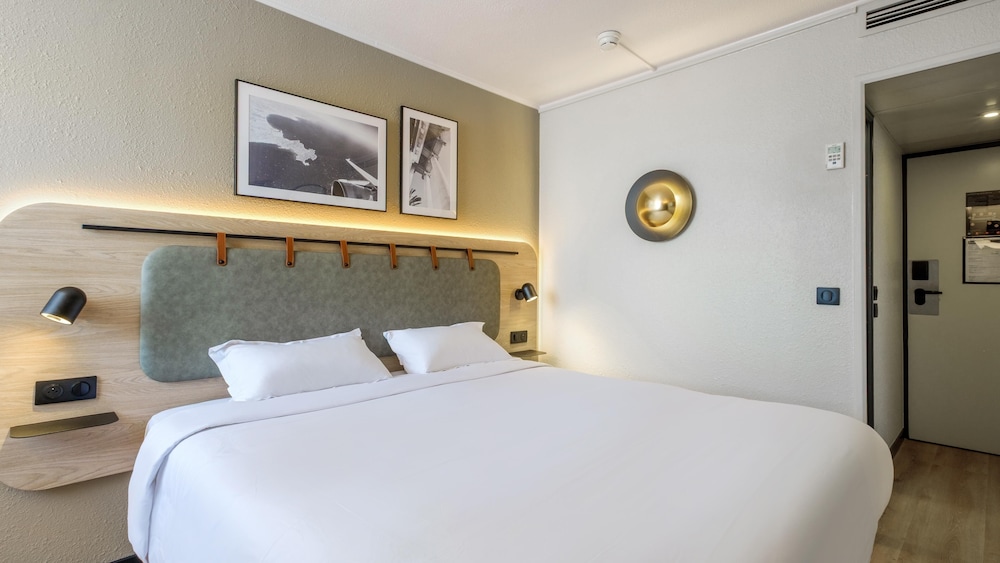 Connecting, Standard, Queen and Twin Beds, Campanile Nice Airport 4/10