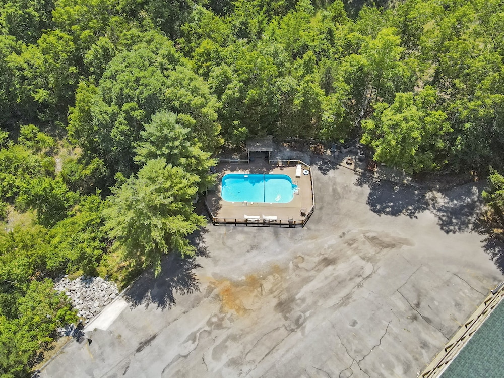 White Wing Lodge 25/30