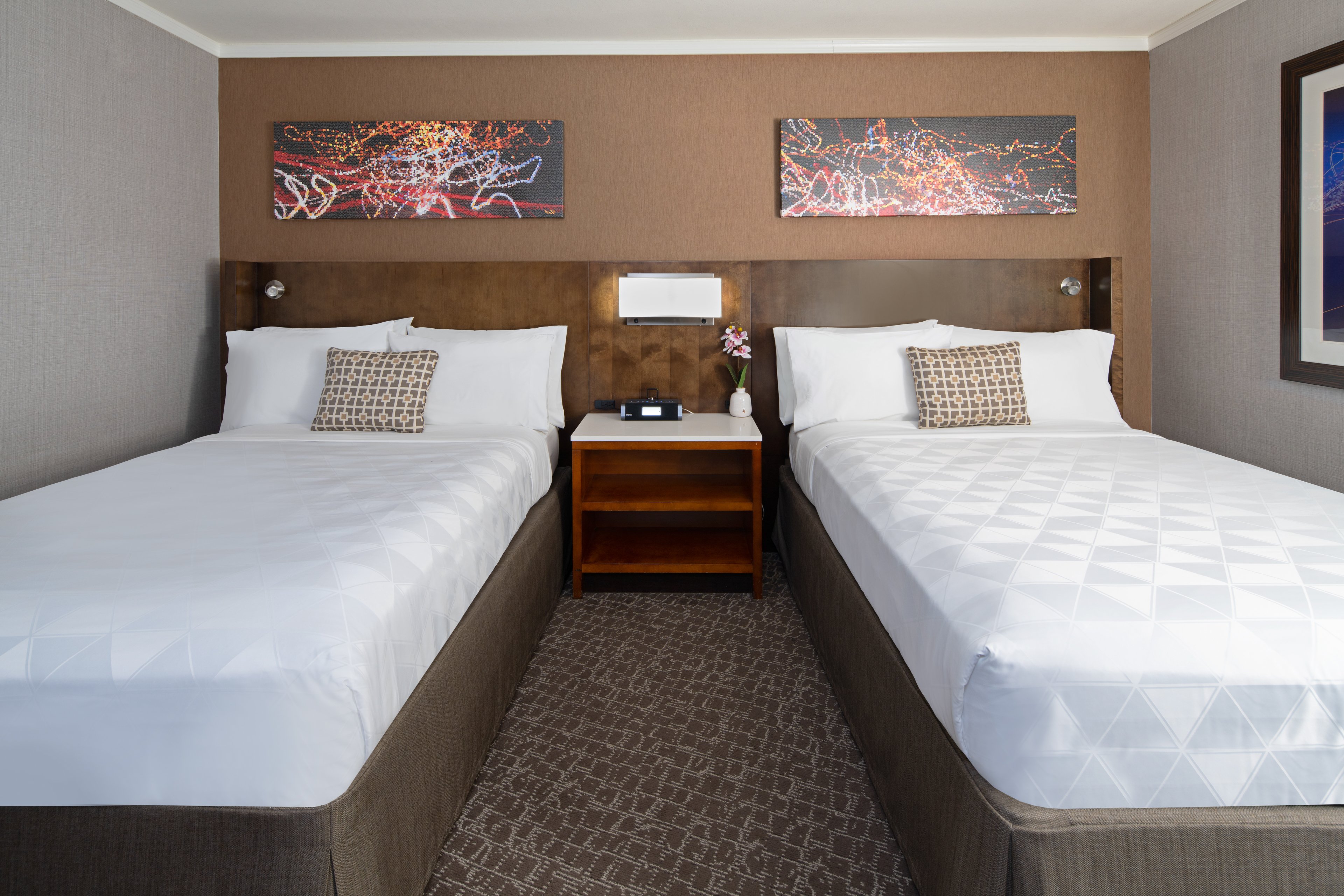 Holiday Inn Long Beach Airport 25/69