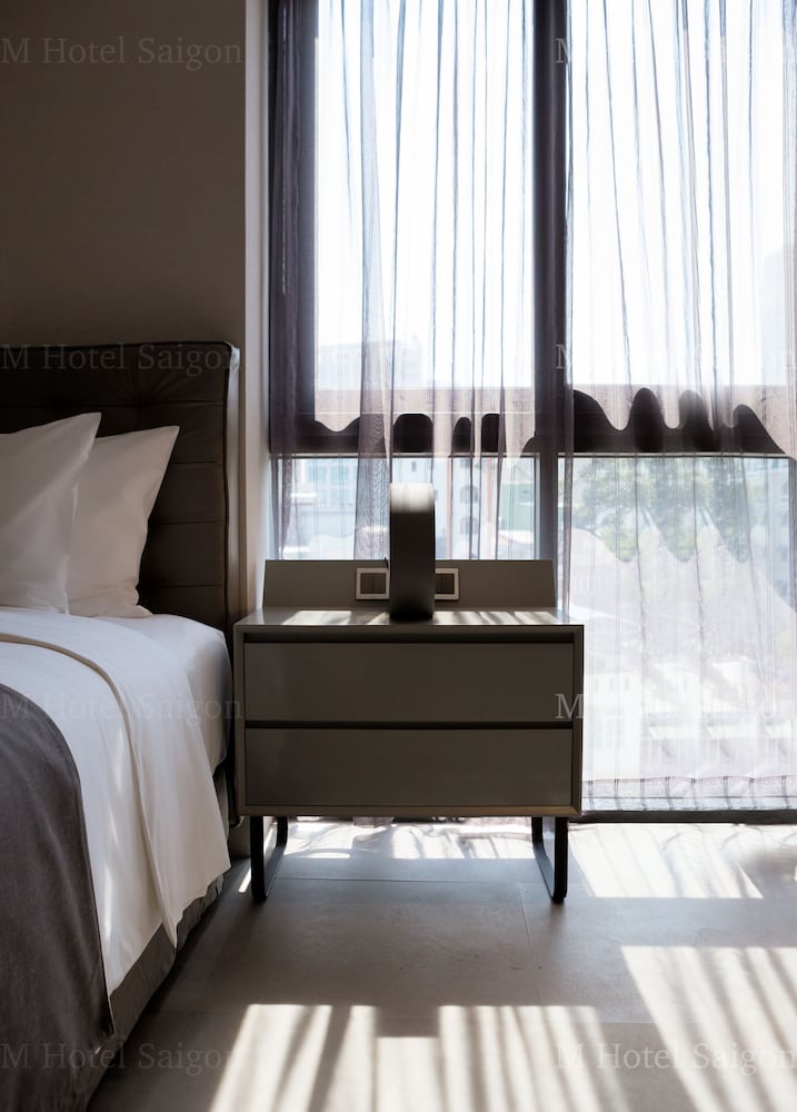 CONTEMPORARY, JUNIOR SUITE