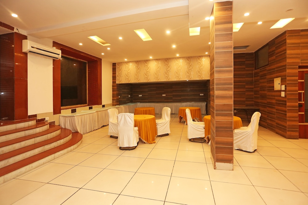 Oyo 11451 Hotel Auston 11/16