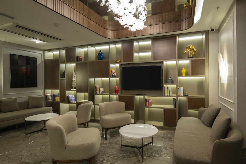 Nena Hotel 33/47