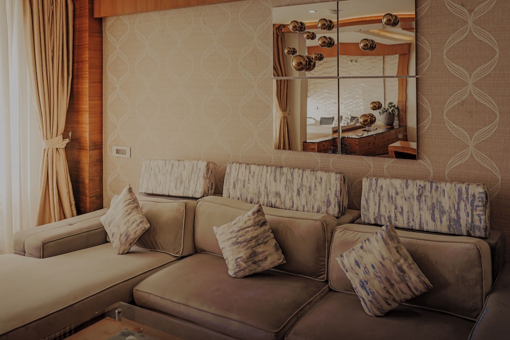 Amber Dale Luxury Hotel and Spa, Munnar (ex PLUM JUDY - THE LEISURE HOTEL) 37/50