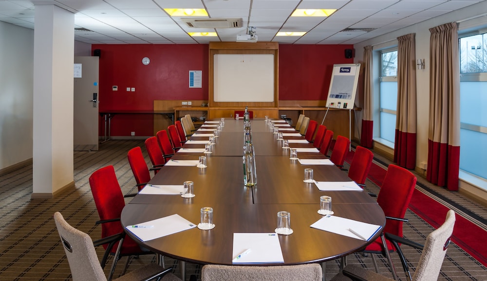 Holiday Inn Express Swindon West an IHG Hotel 46/50
