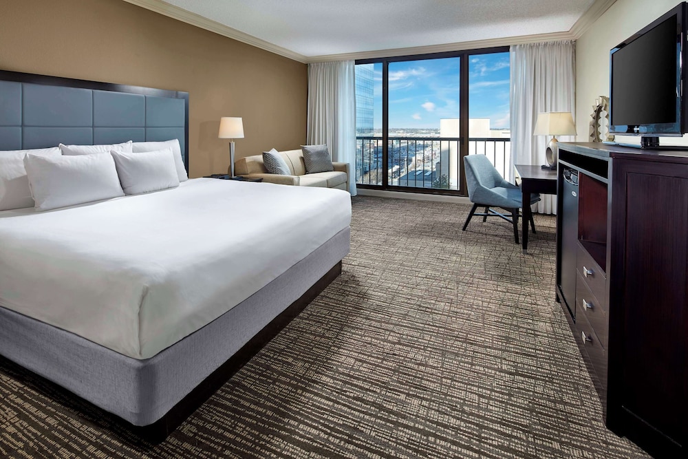 Hyatt Regency Tulsa Downtown 26/86