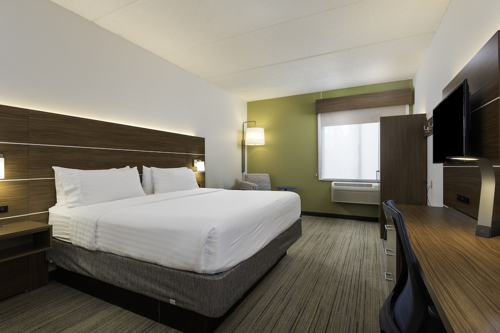 غرفة قياسية بسرير كينج، Holiday Inn Express And Suites Charlotte Airport Belmont An Ihg Hotel 3/5
