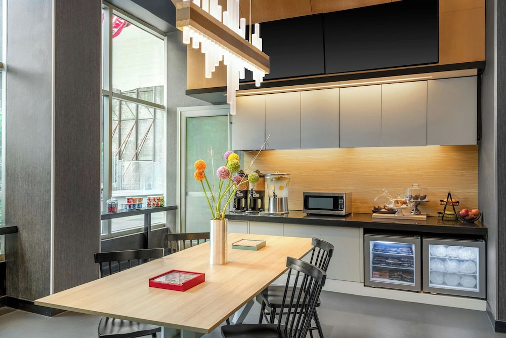 Aloft New York Brooklyn 34/48