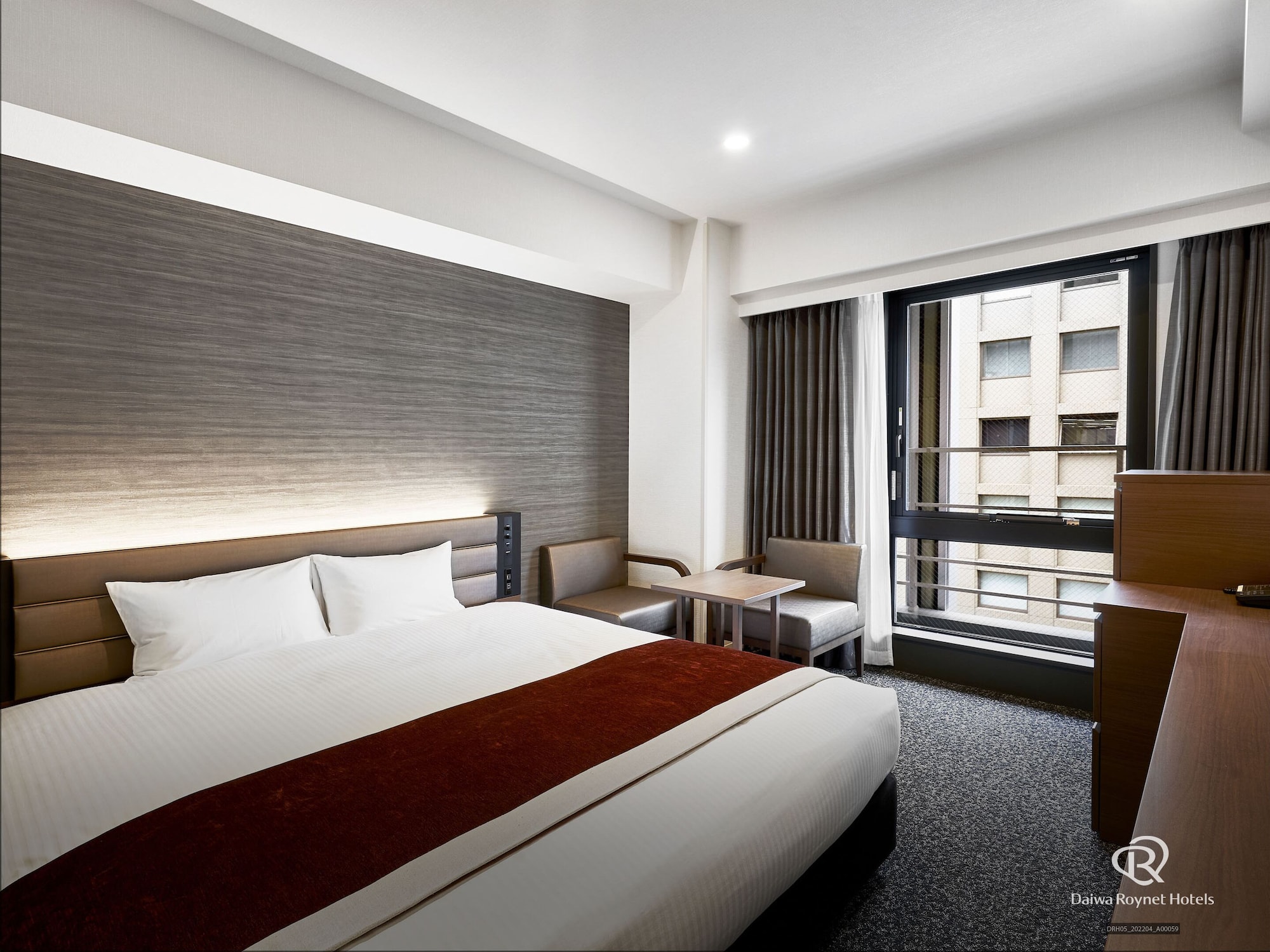 DELUXE, KING BED, SMOKING