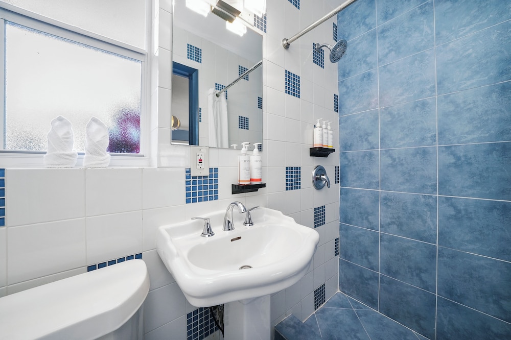 Hollywood Beach Suites Hostel Hotel 74/75