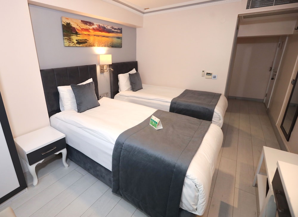 Skalion Hotel 9/50