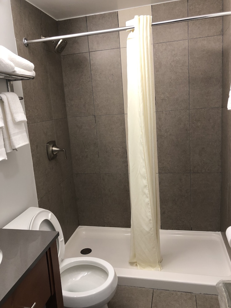 Quality Inn and Suites Watertown Fort Drum 13/50