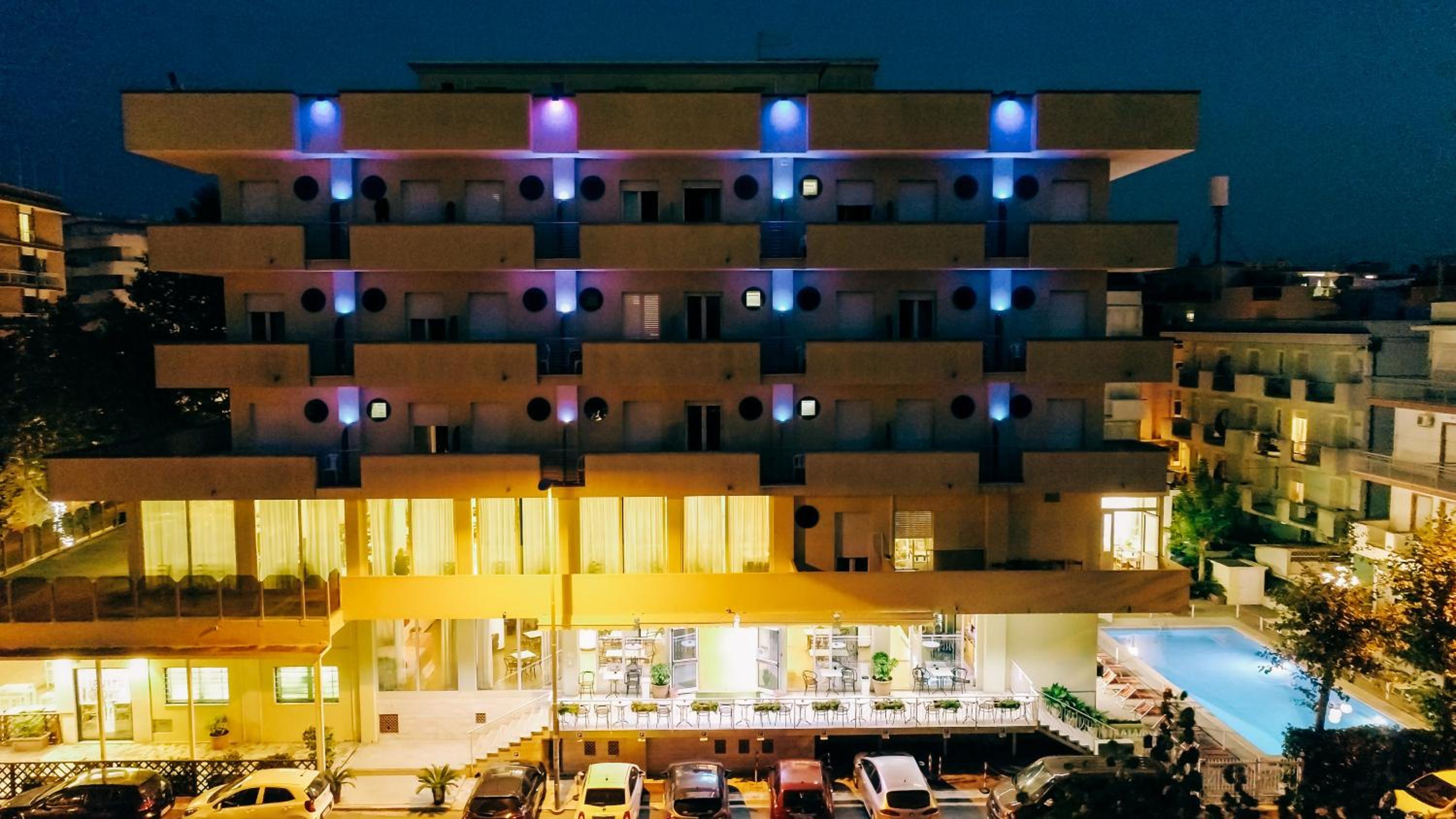Hotel Beverly 4/49