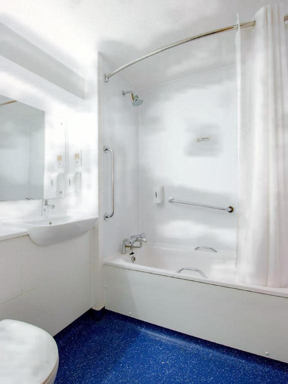 Travelodge Manchester Birch M62 Eastbound 17/19